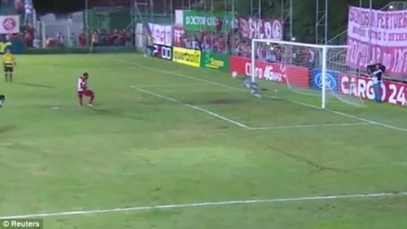 Debut di Internacional, Mantan Gelandang MU Gagal Eksekusi Penalti